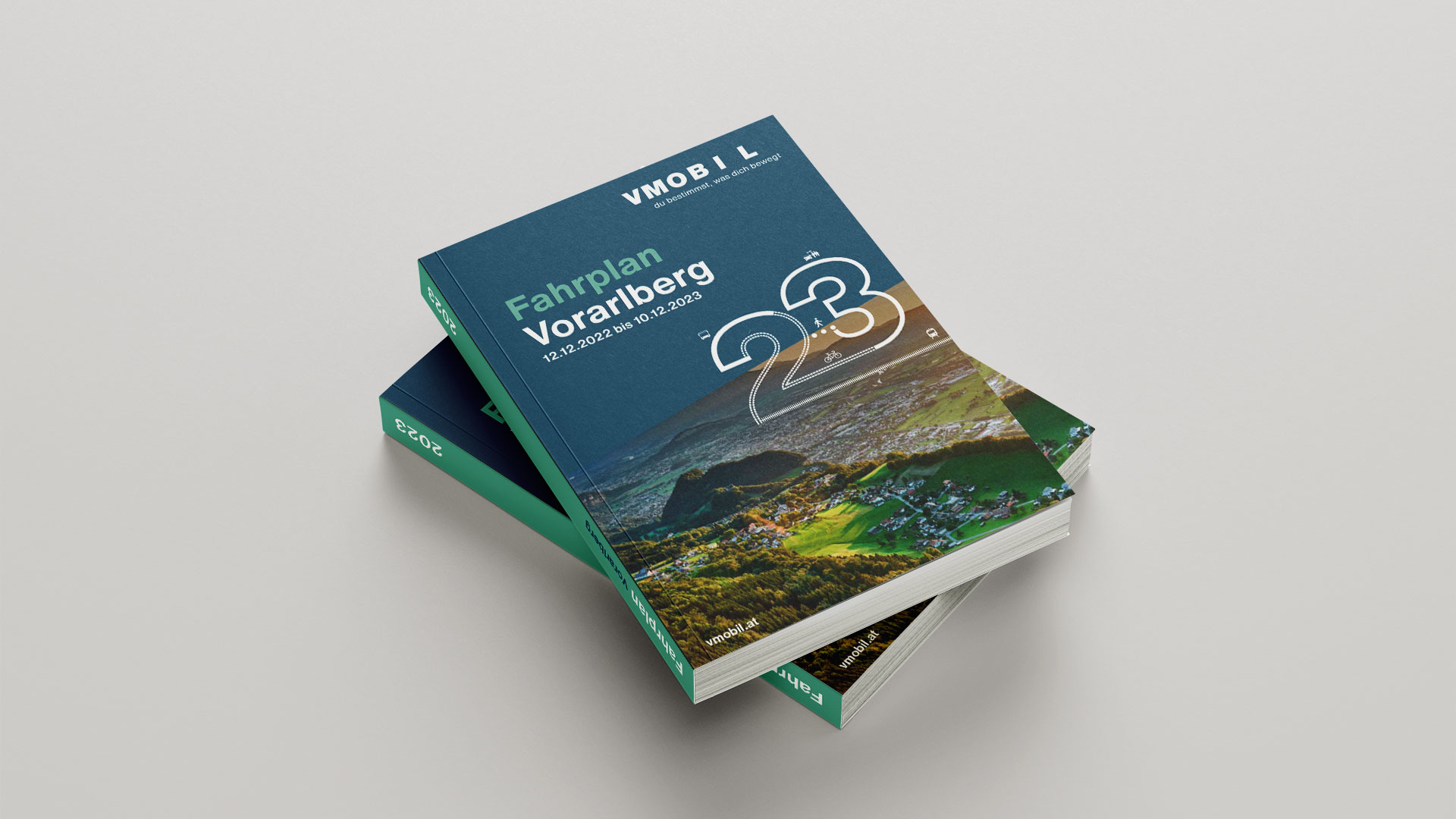 vmobil_fahrplan_2023_01.jpg Auch die Fahrplanbücher wurden erneuert: Die Jahreszahl wird dabei besonders in den Fokus gerückt.